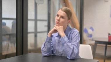 Genç Kadın Beyin Fırtınası Yeni Proje, Düşünme