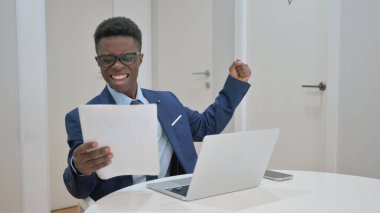 Mest olmuş Afrikalı İş Adamı İyi Haberleri Kutluyor