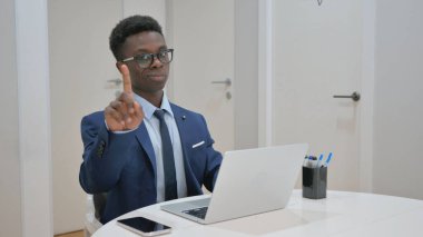 Afrikalı İşadamı Uyarı Hareketi Veriyor