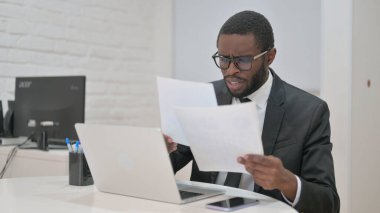 Belgeleri okurken İşadamı Şok Etti ya da Hayal kırıklığına uğrattı