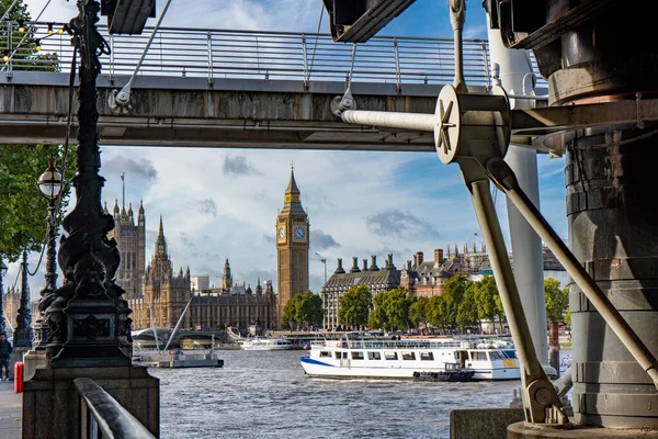 Parlamentet Och Big Ben Vid Themsen Högkvalitativt Foto — Stockfoto