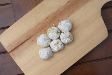 a close up of durian-flavored mochi served on a cutting board and ready to be eaten.