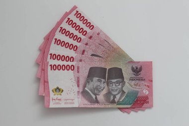 Endonezya rupia banknotları serisi. 2022 'den beri 100.000 rupiah IDR değerinde..
