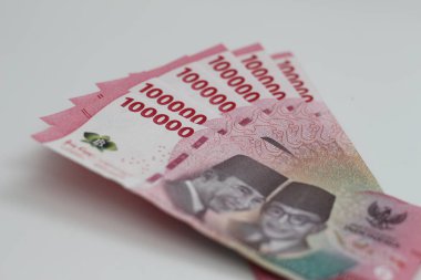 Endonezya rupia banknotları serisi. 2022 'den beri 100.000 rupiah IDR değerinde..