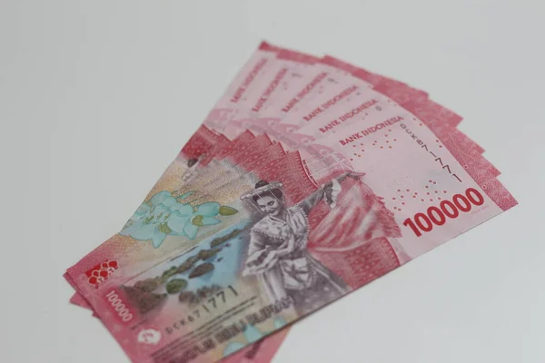 自2022年以来发行的价值10万印尼盾的印尼盾钞票系列 — 图库照片