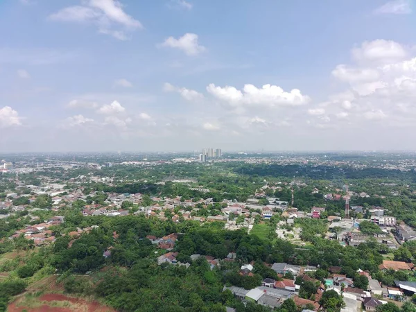 緑に満ちた住宅地の空中風景 — ストック写真