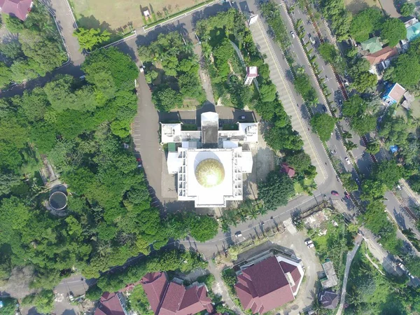 中央政府の中央管理の真ん中に正午に美しいFaidzinグランドモスクの4K映像 — ストック写真