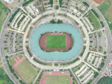 Bogor, Endonezya. 16 Ekim 2022 'de, Endonezya' nın Bogor şehrinde güneşli bir günde Pakansari Stadyumu 'nun hava görüntüsü..