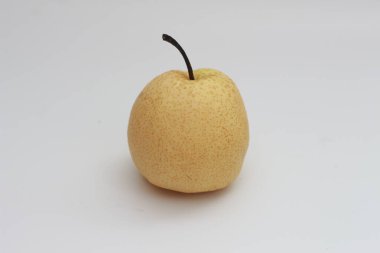 a close up of a pear isolated on a white background. healthy food concept photo. water-rich fruit.