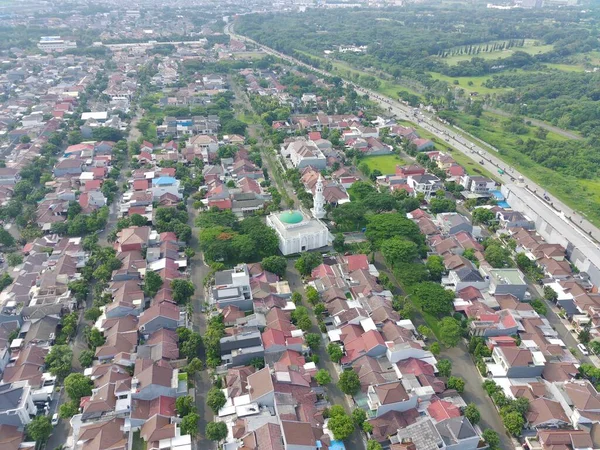 Aerial View Big White Mosque Middle Residential Area — Fotografia de Stock