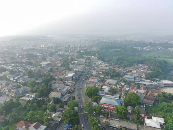 インドネシアのボゴール 11月14 2022少し汚染と午前中にCileungsi高速道路 ボゴール インドネシアの航空ビュー ロードビュー写真のコンセプト — ストック写真