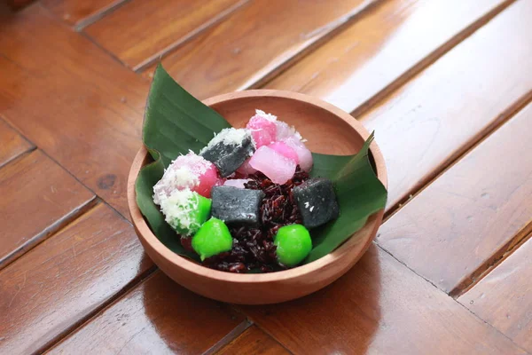 Замикання Традиційної Індонезійської Їжі Під Назвою Сеніл Має Яскравий Колір — стокове фото