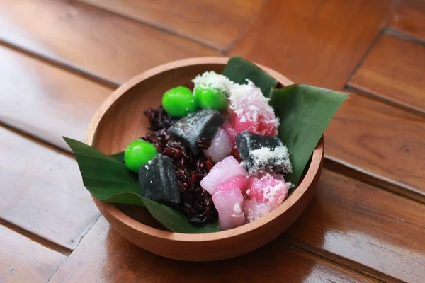Замикання Традиційної Індонезійської Їжі Під Назвою Сеніл Має Яскравий Колір — стокове фото