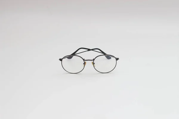Egy Közeli Ból Szemüveg Fekete Keretek Elszigetelt Fehér Háttér — Stock Fotó