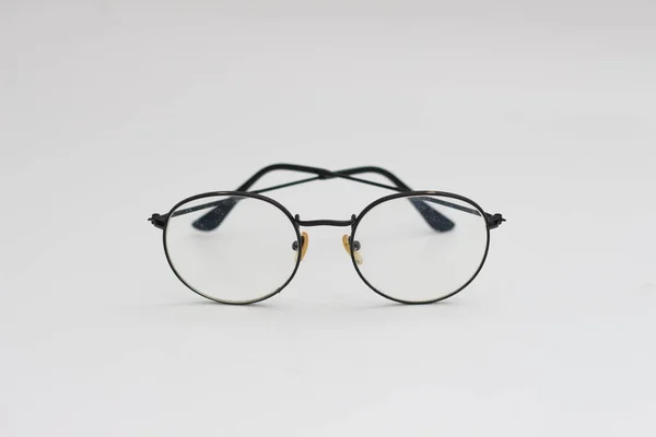 Eine Nahaufnahme Von Brillen Mit Schwarzen Rahmen Auf Weißem Hintergrund — Stockfoto