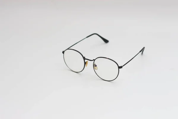 Een Close Van Brillen Met Zwarte Frames Geïsoleerd Witte Achtergrond — Stockfoto