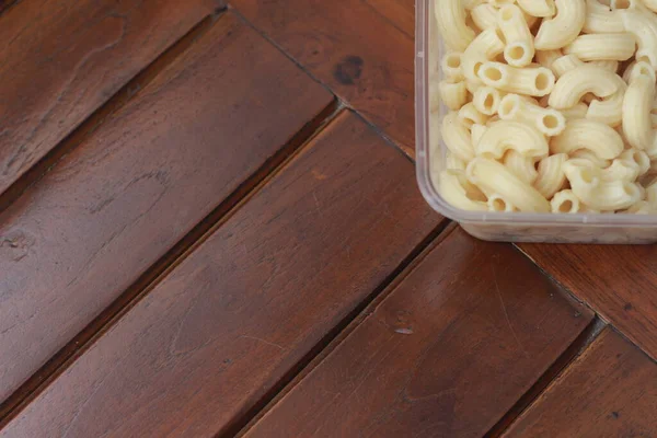 Close Boiled Macaroni Transparent Container Natural Patterned Wood Food Concept — Foto de Stock