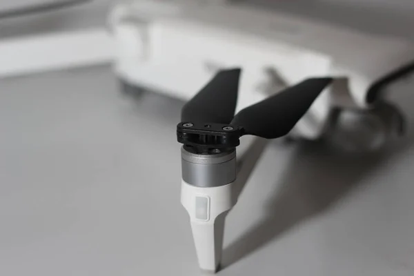 Primo Piano Dettagliate Parti Droni Bianchi Isolati Sfondo Bianco Drone — Foto Stock