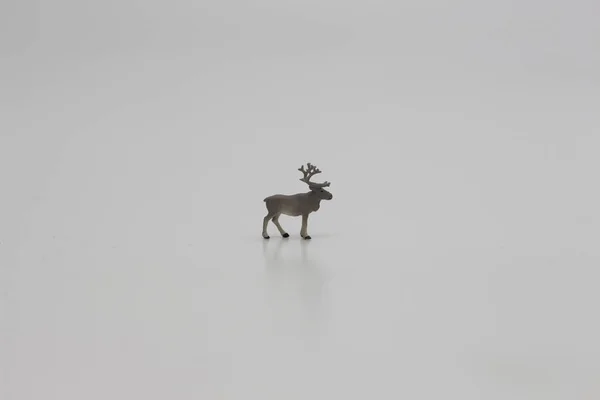 Gros Plan Une Figurine Miniature Orignal Isolé Sur Fond Blanc — Photo