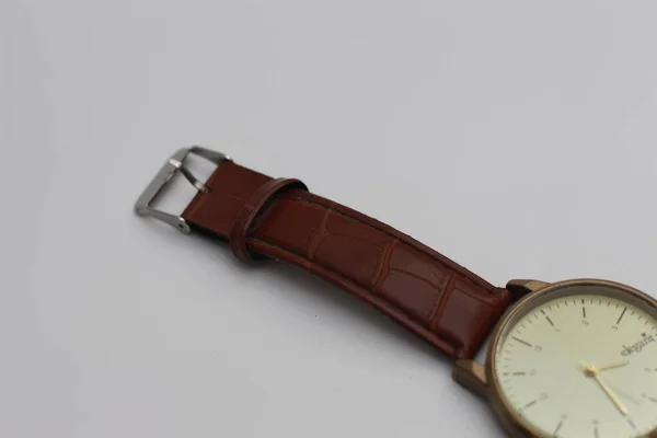 Close Golden Watch Brown Leather Isolated White Background Watch Product — 스톡 사진
