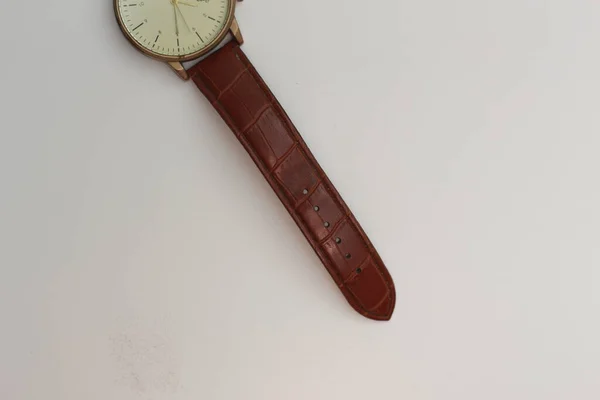 Close Golden Watch Brown Leather Isolated White Background Watch Product — Zdjęcie stockowe
