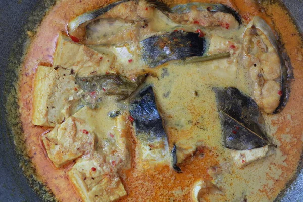 Photo Tuna Fish White Tofu Yellow Spice Sauce Frying Pan — Photo