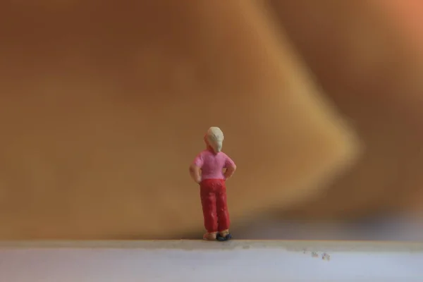 Miniature Figure Child Looking Mountains Made Plate Some Cakes — Fotografia de Stock