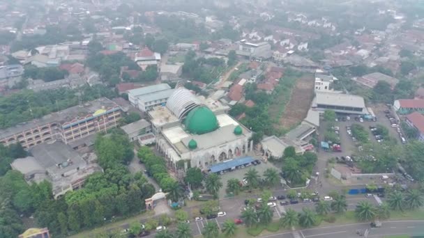 Footage Aerial View Darusalam Mosque Side Highway — Stockvideo