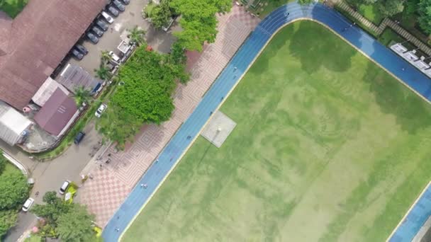 インドネシア ボゴール 2022年10月22日 多くの人々が運動のために使用するSpemurフィールドパークの4K空撮 — ストック動画