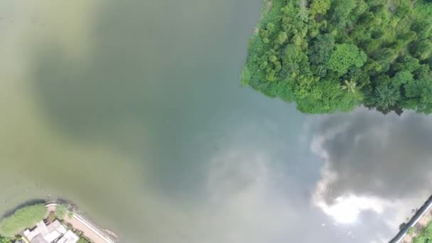 Aufnahmen Luftaufnahme Des Cirimekar Sees Und Eines Friedhofs Während Des — Stockvideo