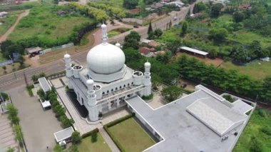 aerial view of the majestic white grand mosque on a sunny day.