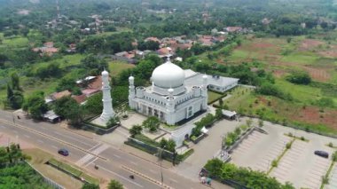 aerial view of the majestic white grand mosque on a sunny day.