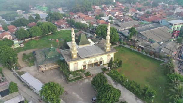 Bogor Endonezya Kasım 2022 Yolun Kenarındaki Görkemli Caminin Hava Manzarası — Stok video