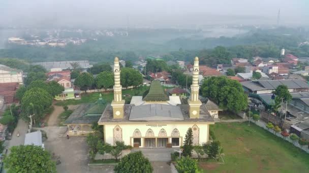 Bogor Endonezya Kasım 2022 Yolun Kenarındaki Görkemli Caminin Hava Manzarası — Stok video