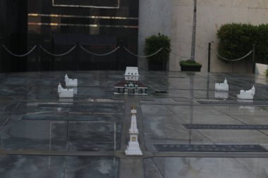 Jogja anıtının yanındaki Jogja sarayının minyatürü..