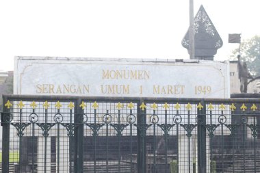 1 Mart Genel Saldırı Anıtı veya Endonezya 'da meydana gelen tarihin bir sembolü olarak Yogyakarta' da bulunan Monumen Serangan Umum 1 Maret.