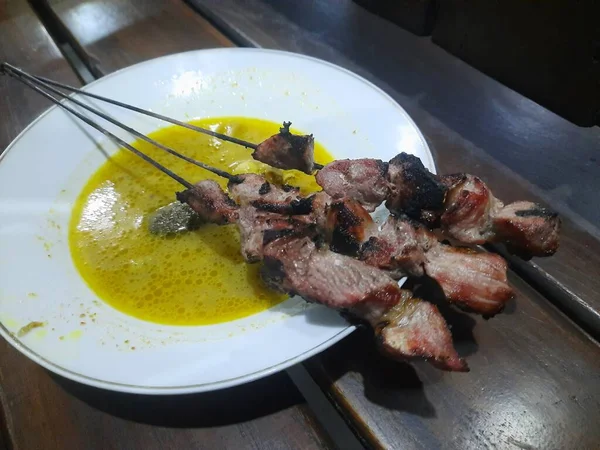 고기로 사테이는 수프와 내놓았다 카르타 인기있는 — 스톡 사진