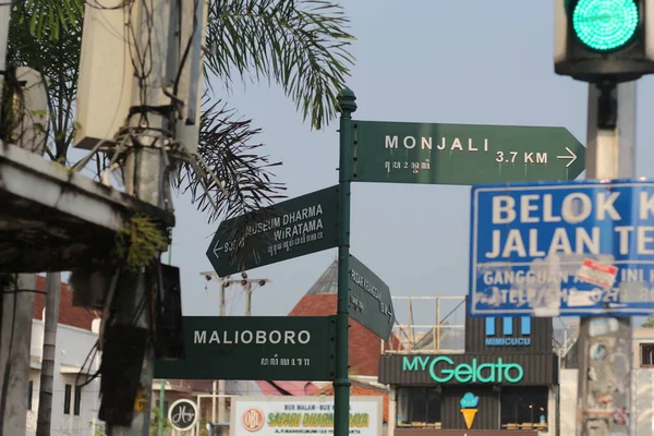 인도네시아 카르타 2023 휴가를 즐기거나 카르타 여행하는 관광객들이 수있게 표지판 — 스톡 사진