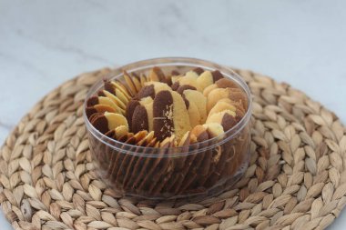 Kue Lidah Kucing veya kedi dili kurabiyeleri. Kurban bayramında genelde servis edilir. Endonezya bayram kurabiyeleri.