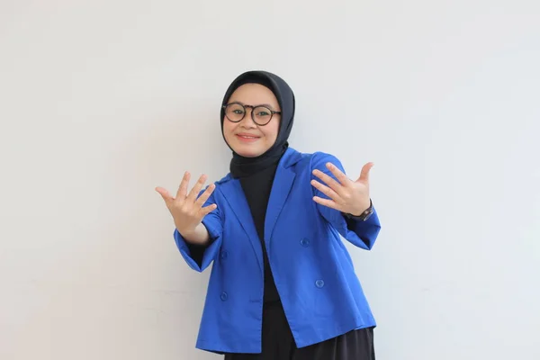 Hermosa Joven Mujer Musulmana Asiática Con Gafas Chaqueta Azul Con —  Fotos de Stock