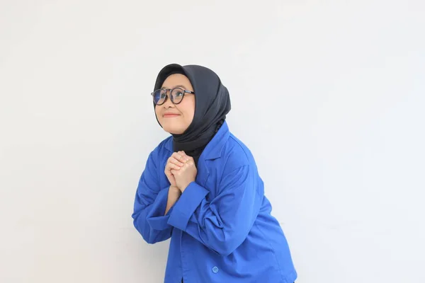 Güzel Asyalı Genç Müslüman Kadın Gözlüklü Mavi Ceketli Dehşet Verici — Stok fotoğraf