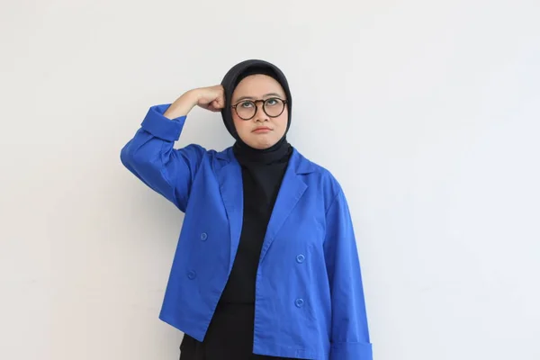 Güzel Asyalı Genç Müslüman Bir Kadın Gözlüklü Mavi Ceketli Yüzünde — Stok fotoğraf