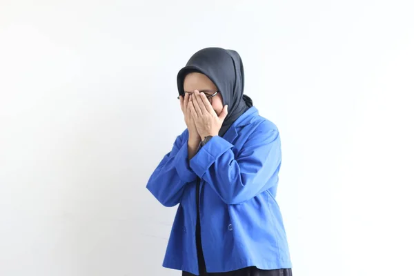 Hermosa Joven Musulmana Asiática Con Gafas Blazer Azul Con Gesto — Foto de Stock