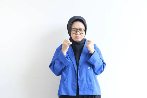Ung Smuk Asiatisk Muslimsk Kvinde Iført Briller Blå Blazer Med - Stock-foto