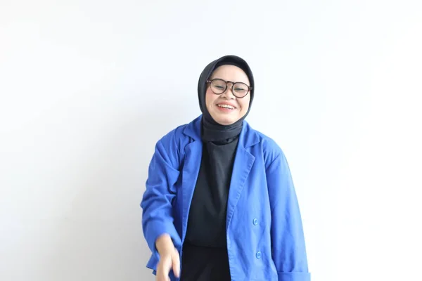 Mladý Krásný Asijské Muslim Žena Nosí Brýle Modré Sako Veselým — Stock fotografie