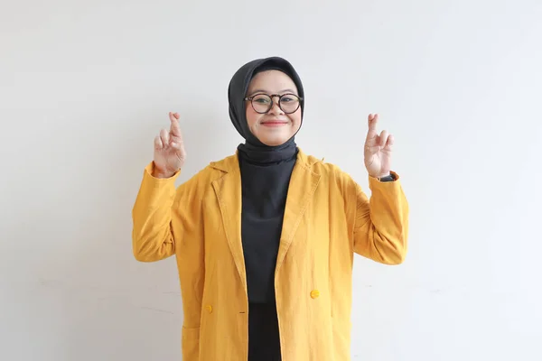 Jong Mooi Aziatisch Moslim Vrouw Het Dragen Van Bril Geel — Stockfoto