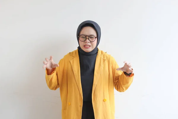 Jonge Mooie Aziatische Moslim Vrouw Het Dragen Van Een Bril — Stockfoto