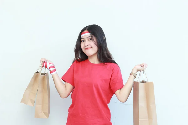 Potret Wanita Asia Yang Cantik Mengenakan Pakaian Merah Merayakan Hari — Stok Foto