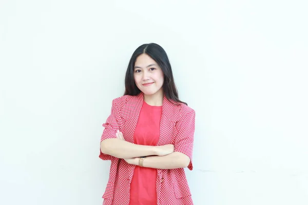 Retrato Bela Mulher Asiática Vestindo Roupa Vermelha Com Gesto Sorridente — Fotografia de Stock