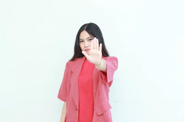 Portrait Belle Femme Asiatique Tenue Rouge Avec Geste Rejet Désapprobation — Photo